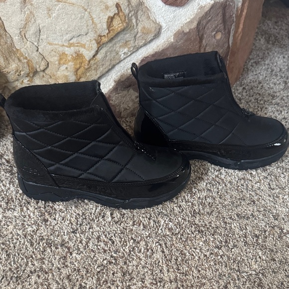 totes Black Quilted Winter Boots - Picture 1 of 1